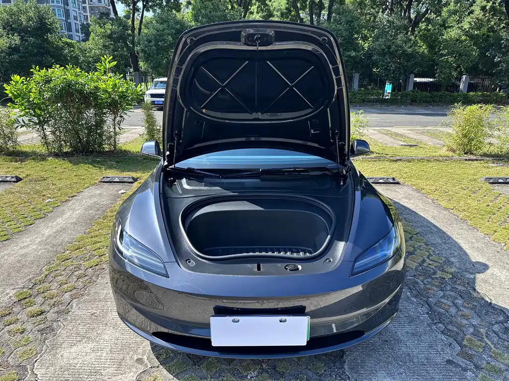 Tesla Model 3 — миниатюра 7