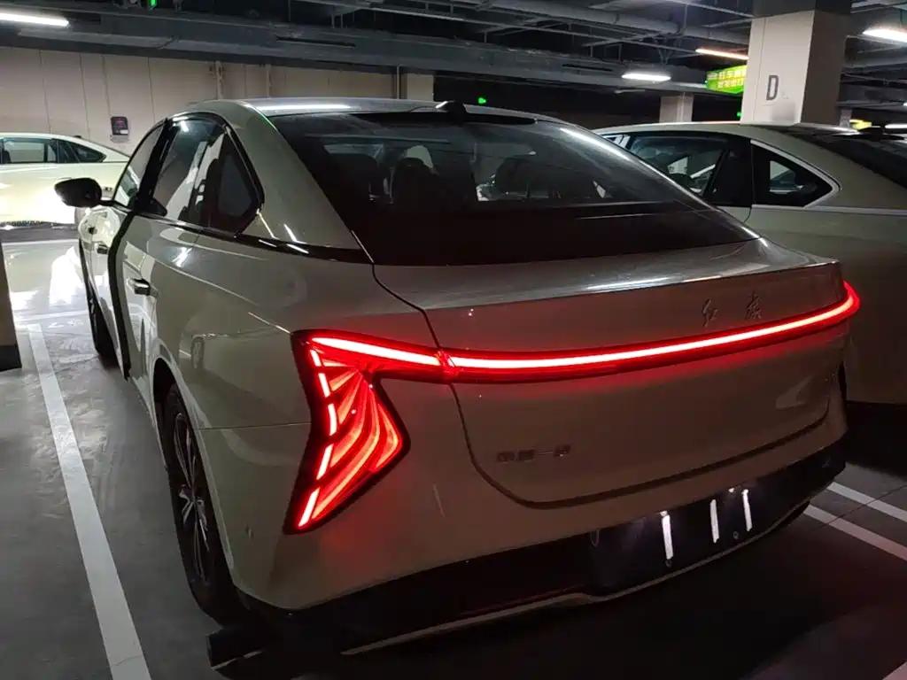 Hongqi EH7 2025 600