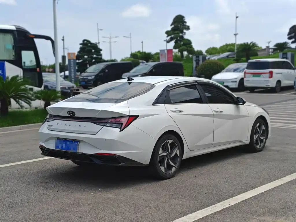 Hyundai Elantra 2022 1.5L CVT GLX Elite