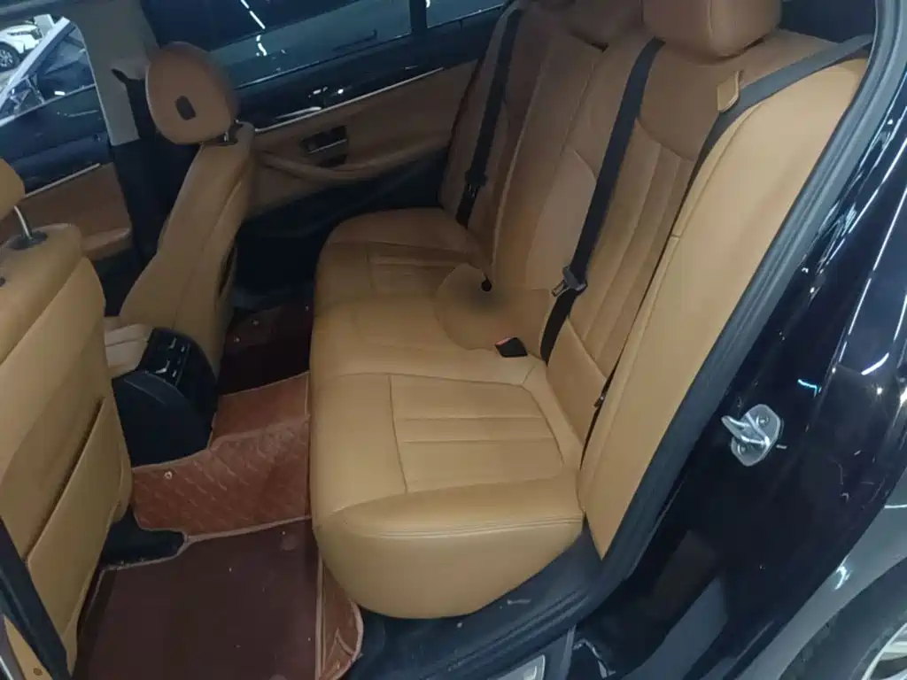 BMW 5 Series — миниатюра 17