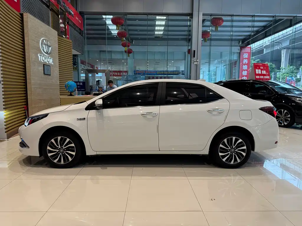 Toyota Corolla Hybrid — миниатюра 6