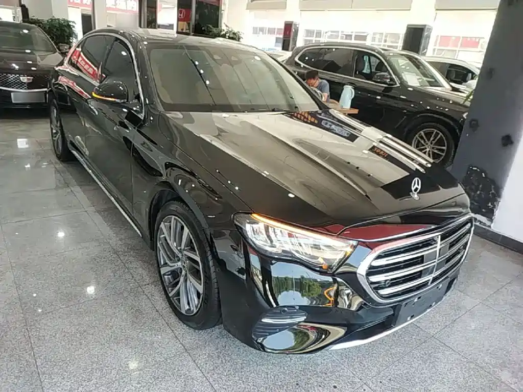 Mercedes-Benz E-Class — миниатюра 4