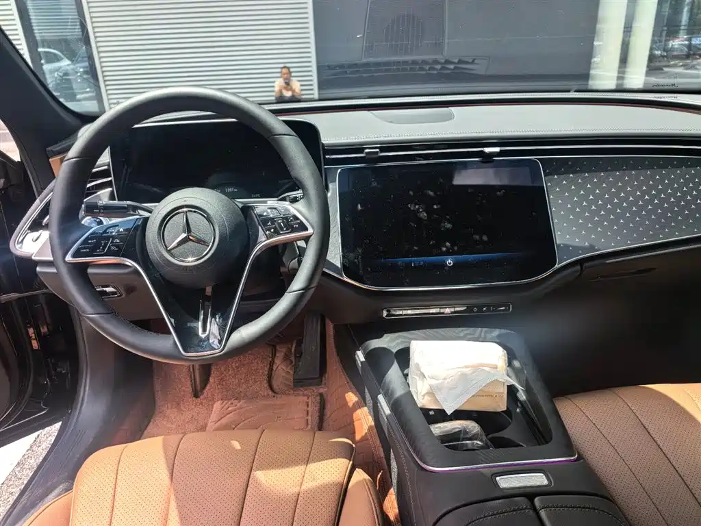Mercedes-Benz E-Class (Import) — миниатюра 4