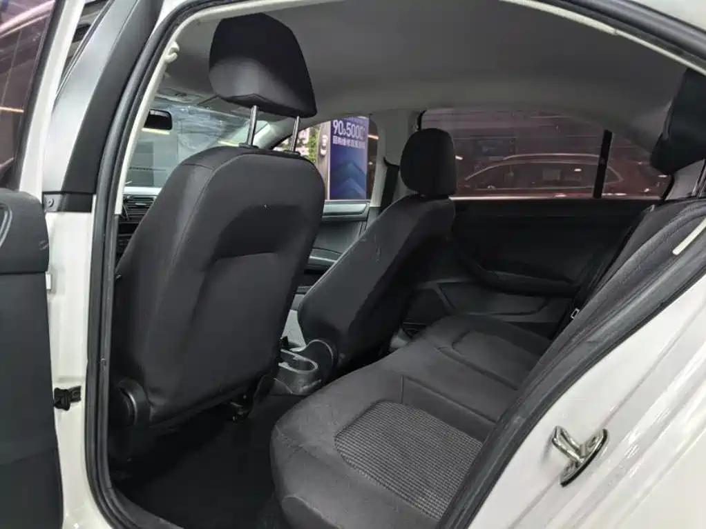 Volkswagen Santana — миниатюра 5