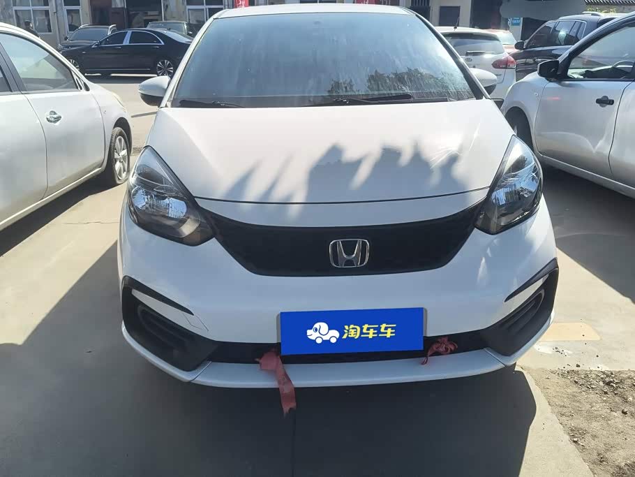 Honda Fit 1.5 л 2022 г. Белый, пробег 34400 км