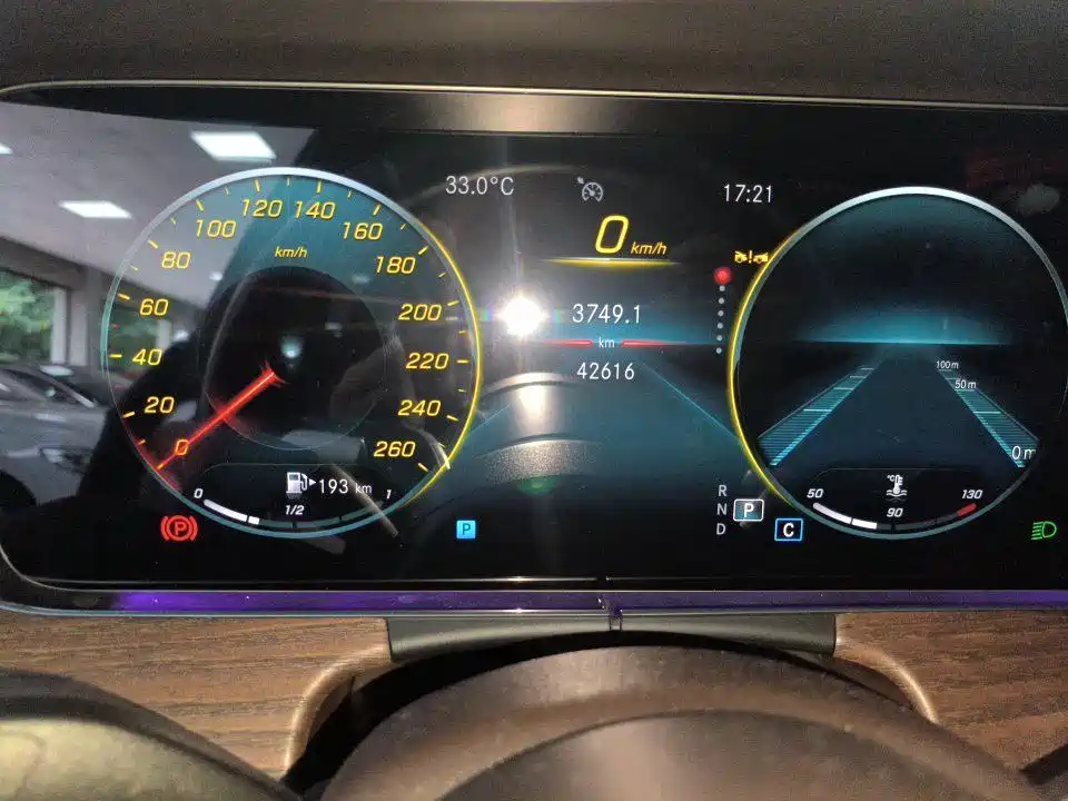 Mercedes-Benz E-Class — миниатюра 7
