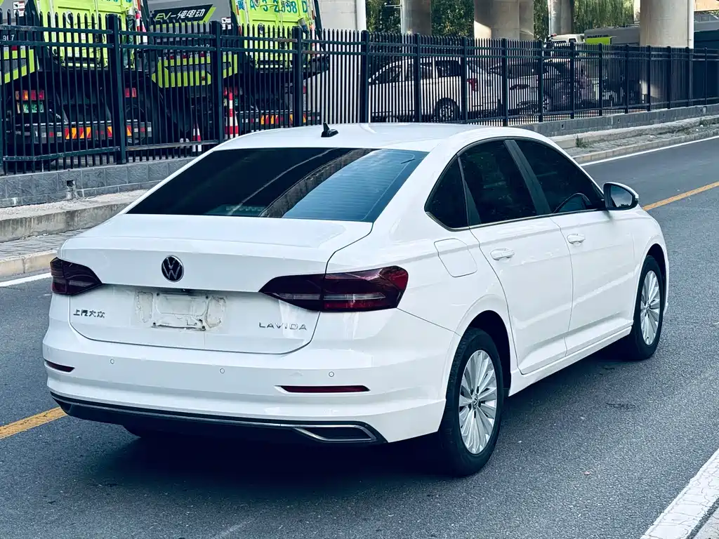 Volkswagen Lavida — миниатюра 6