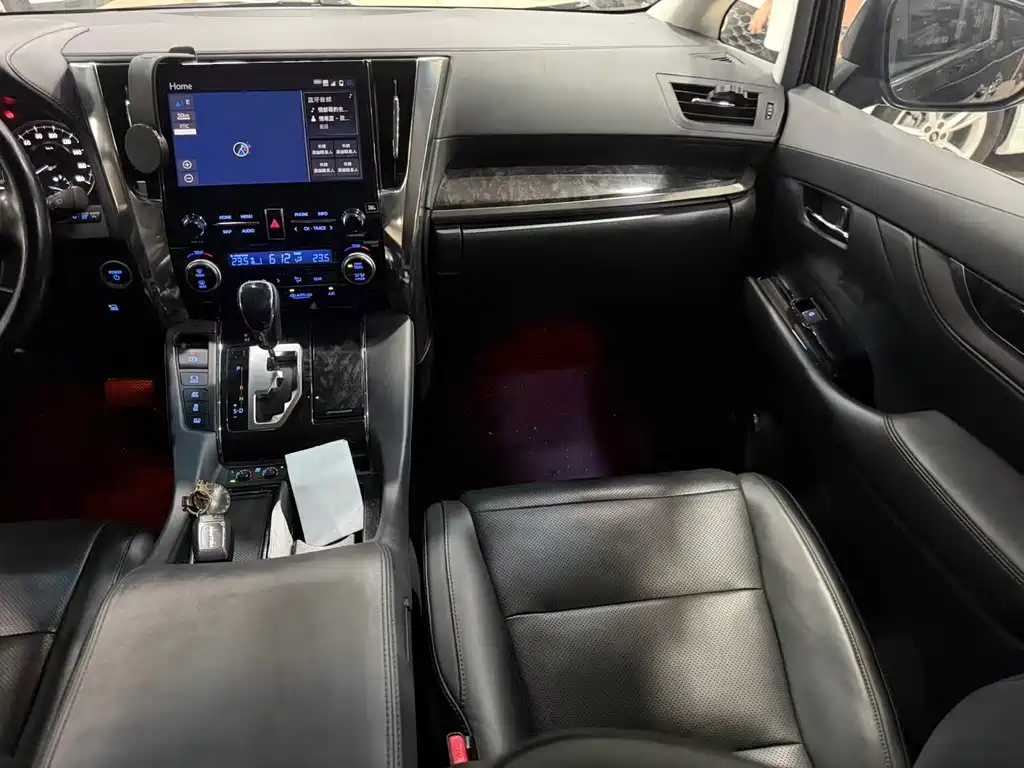 Toyota Vellfire — миниатюра 7