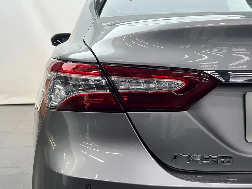 Toyota Camry — миниатюра 9