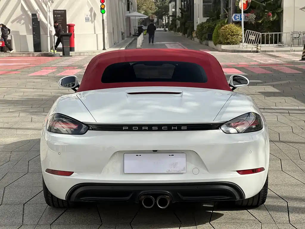 PORSCHE 718