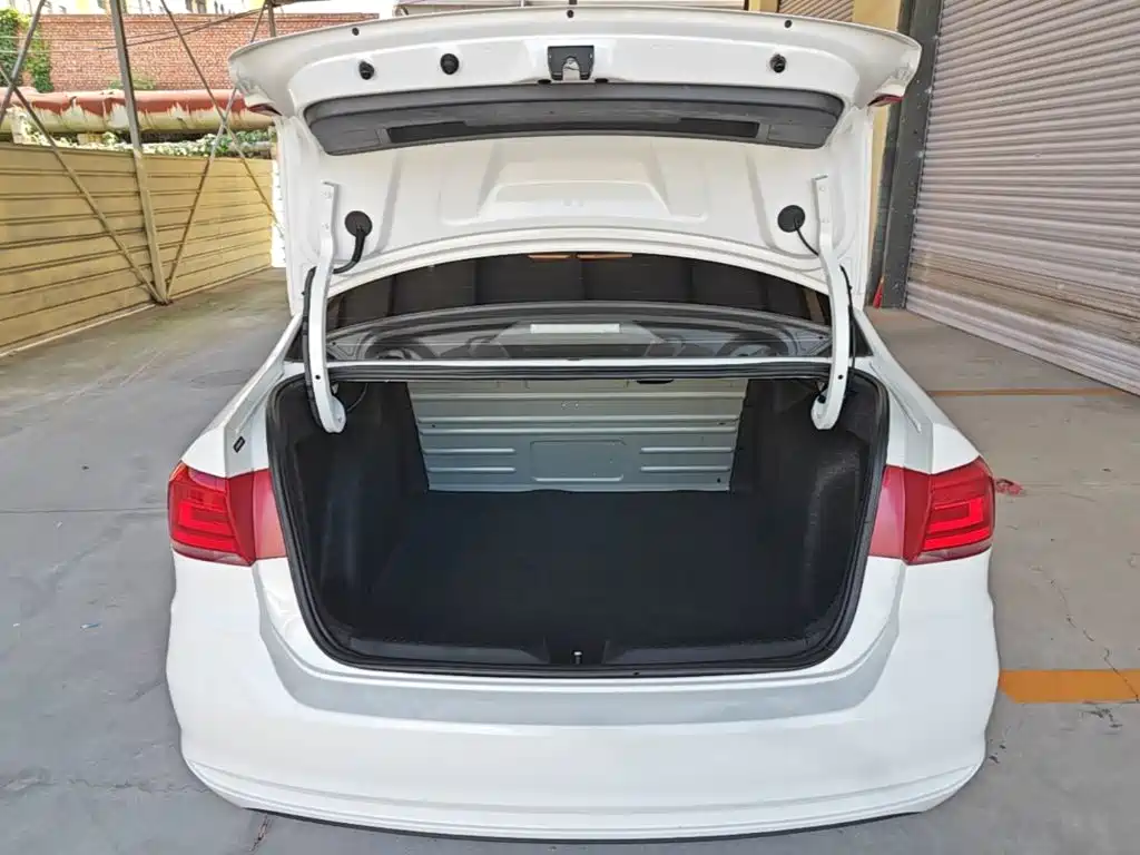 Volkswagen Santana — миниатюра 19