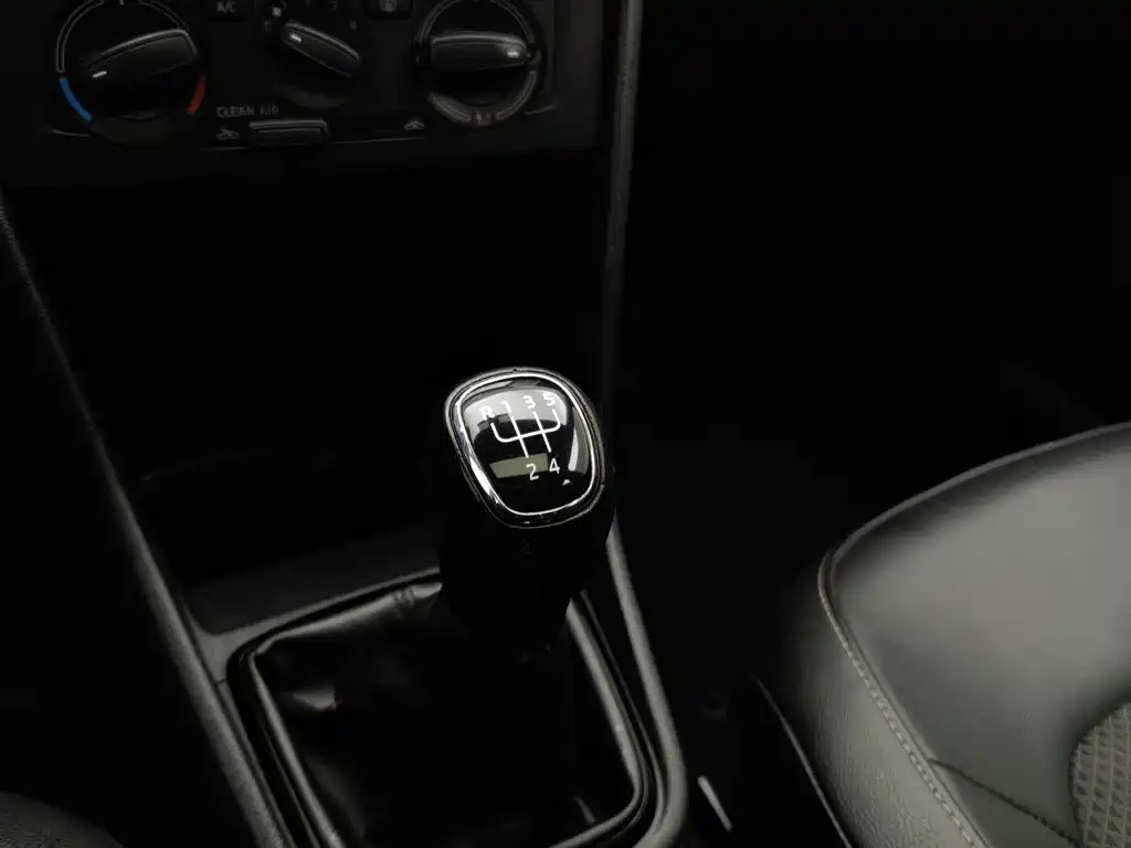 Skoda Rapid Spaceback — миниатюра 13