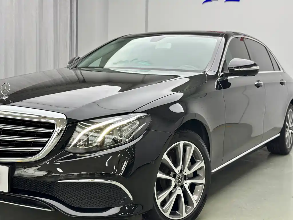 Mercedes-Benz E-Class — миниатюра 2