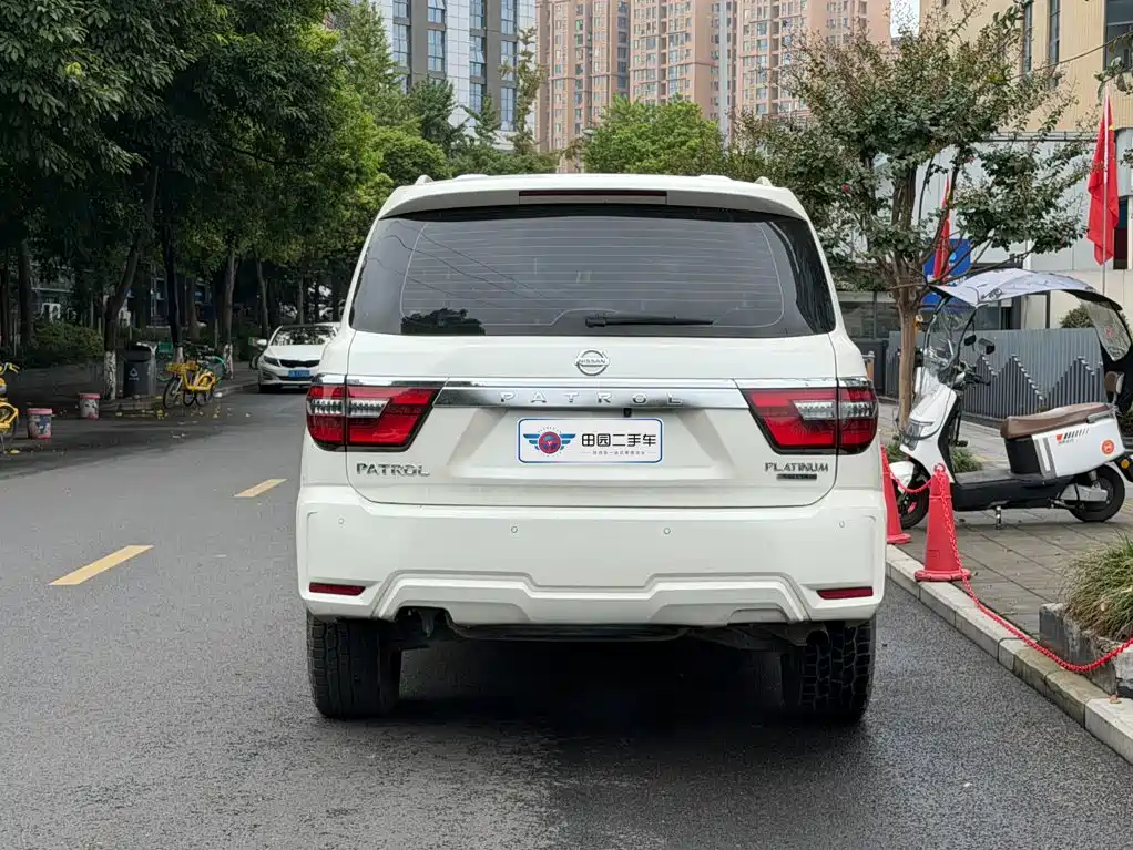 Nissan Patrol — миниатюра 5