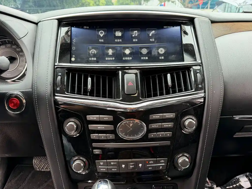 Nissan Patrol — миниатюра 10