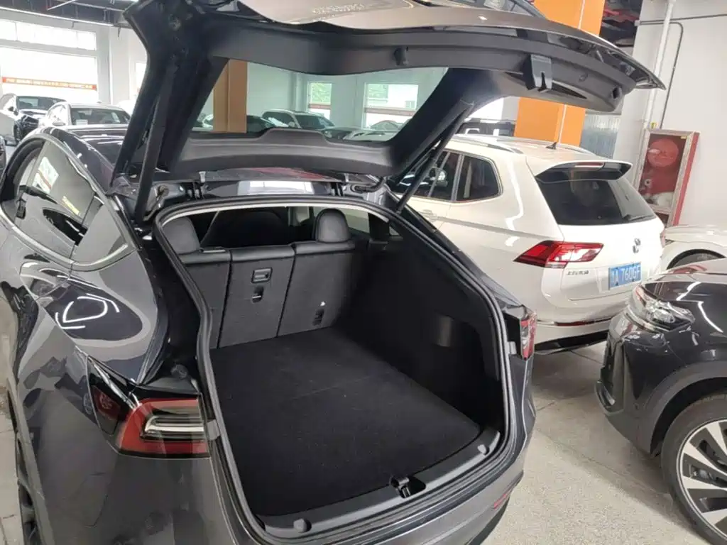 Tesla Model Y — миниатюра 19
