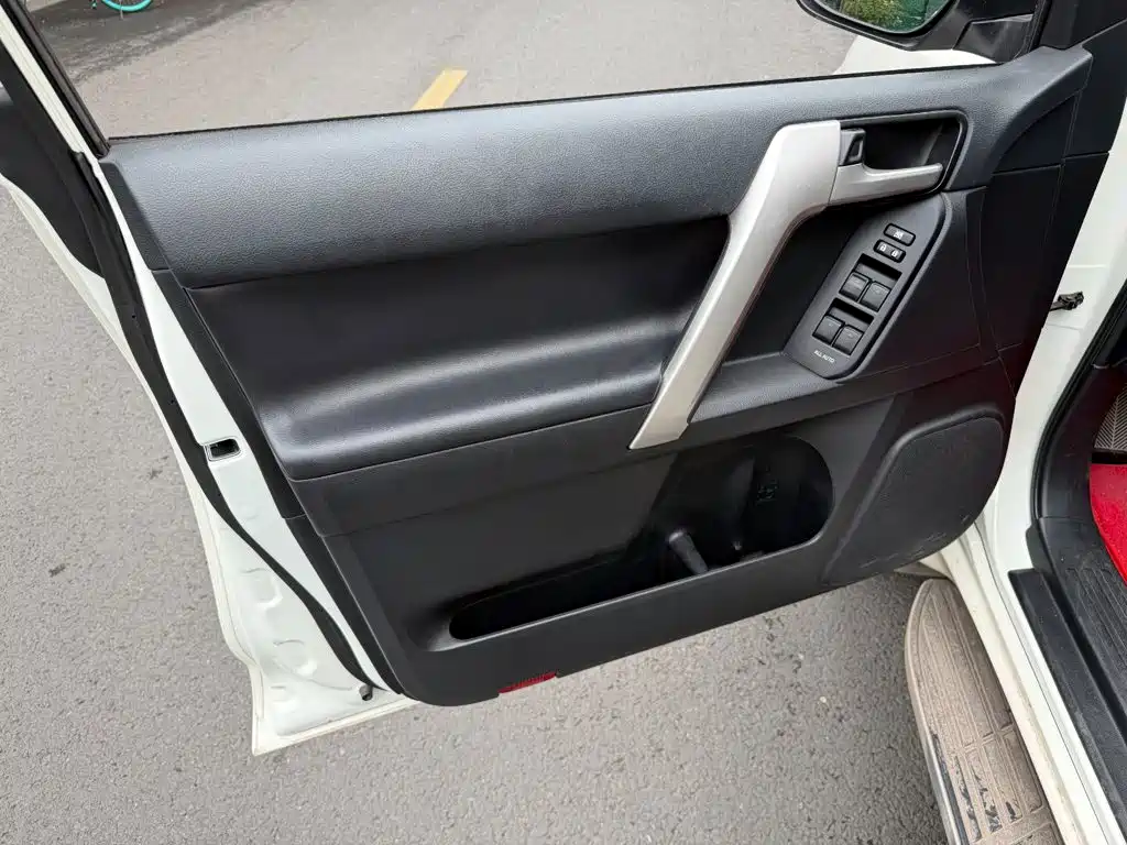 Toyota Prado — миниатюра 6