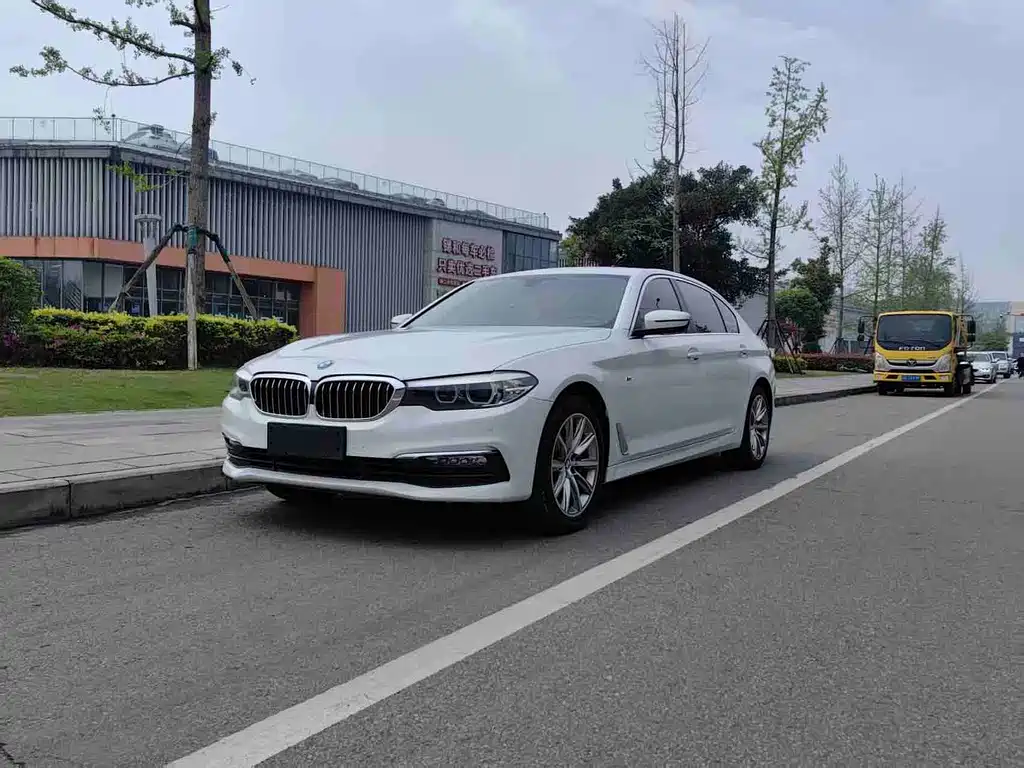 2018 BMW 5er - zdjęcie 1 z 10