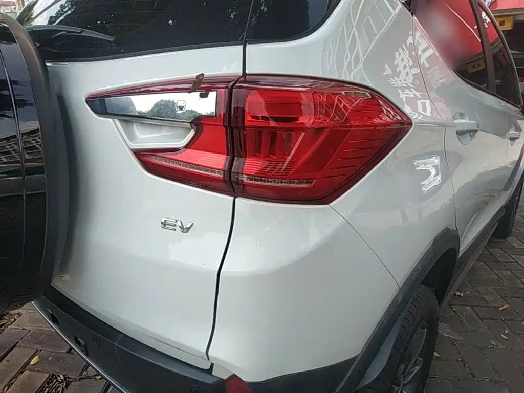 BYD Yuan EV — миниатюра 8