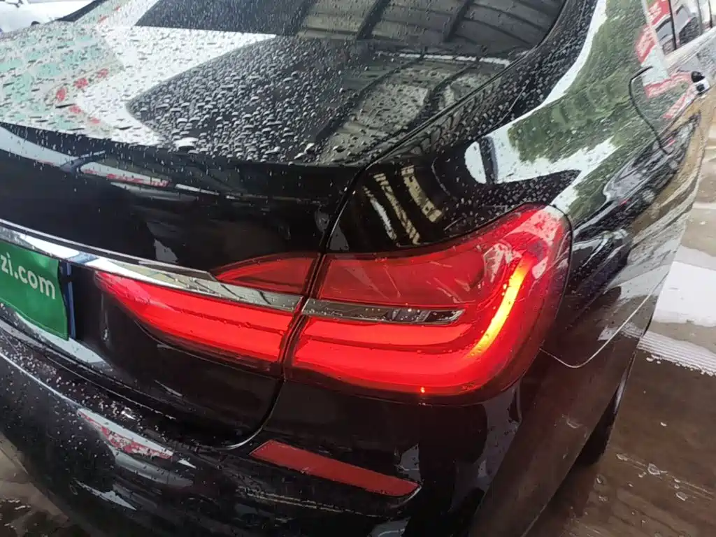 BMW 7 Series — миниатюра 8
