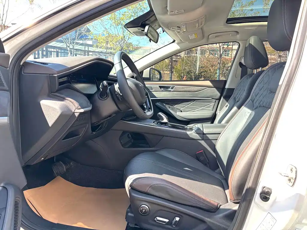 DONGFENG YI HYUN MAX