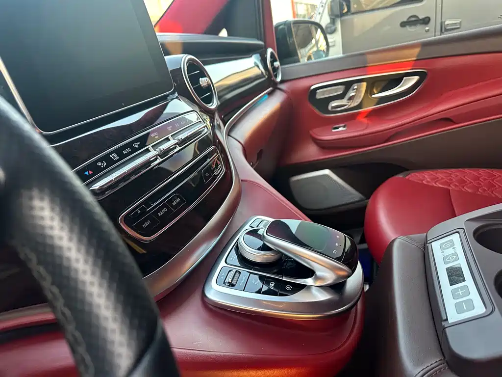 MERCEDES-BENZ V CLASS