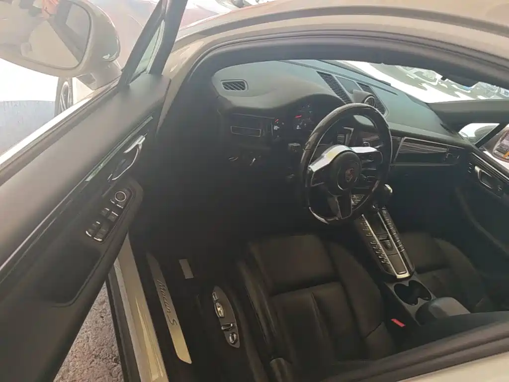 Porsche Macan — миниатюра 16