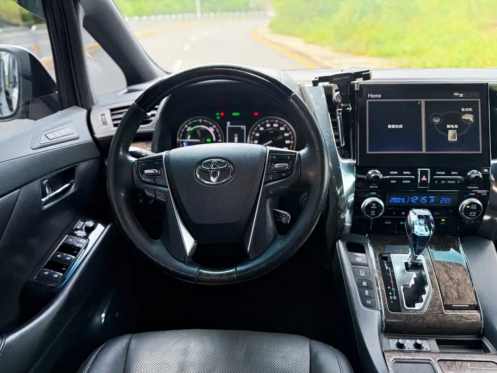 Toyota Vellfire — миниатюра 17