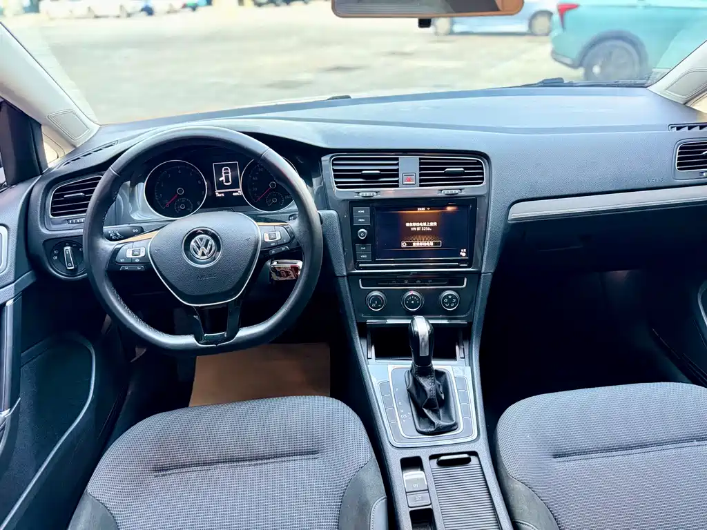 Volkswagen Golf 2019 1.6L AT Comfort V