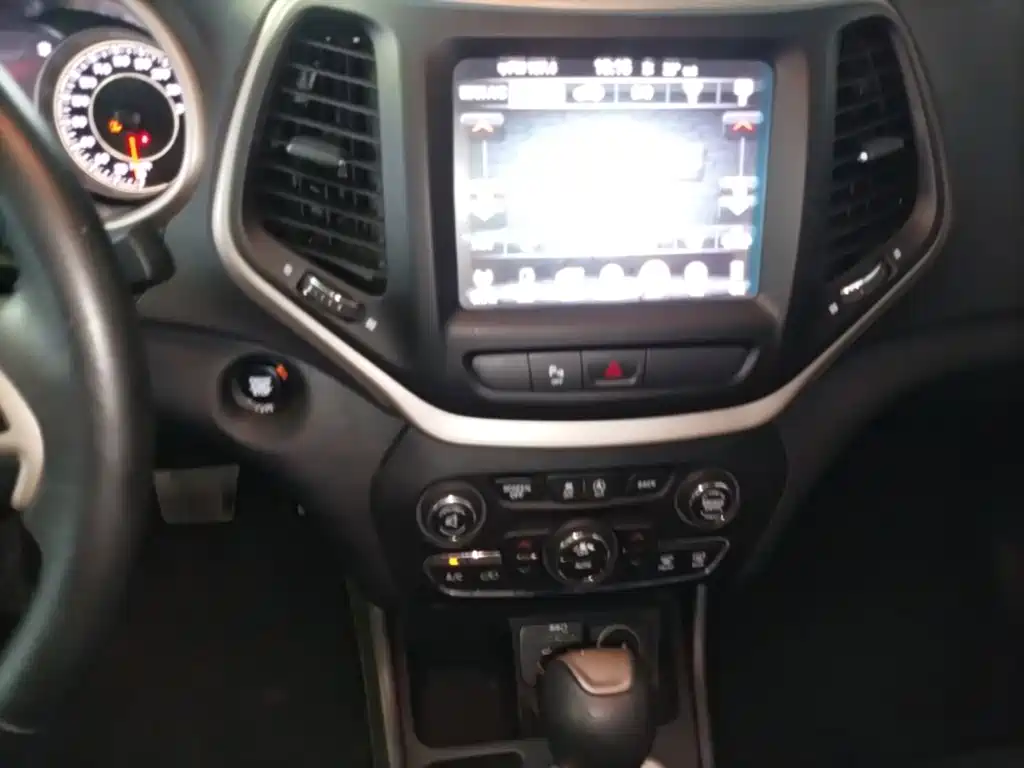 Jeep Cherokee — миниатюра 13