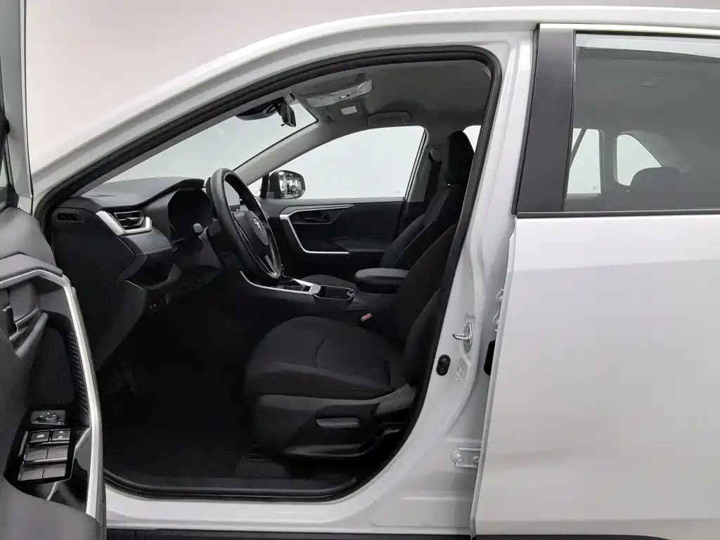 Toyota RAV4 — миниатюра 10