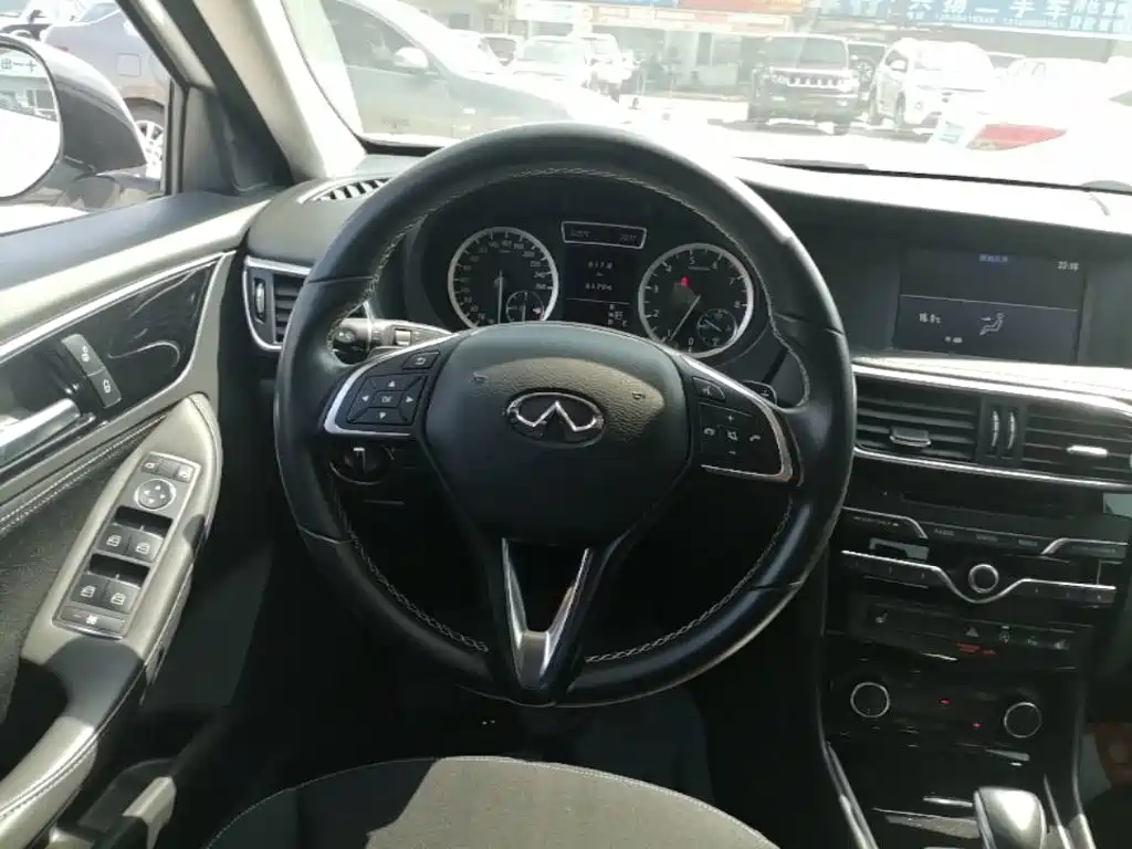 Infiniti QX30 — миниатюра 11