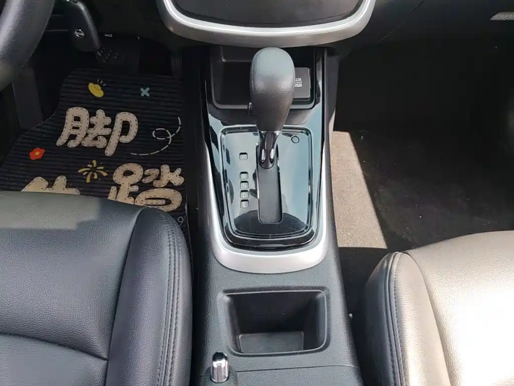 Nissan Tiida — миниатюра 14