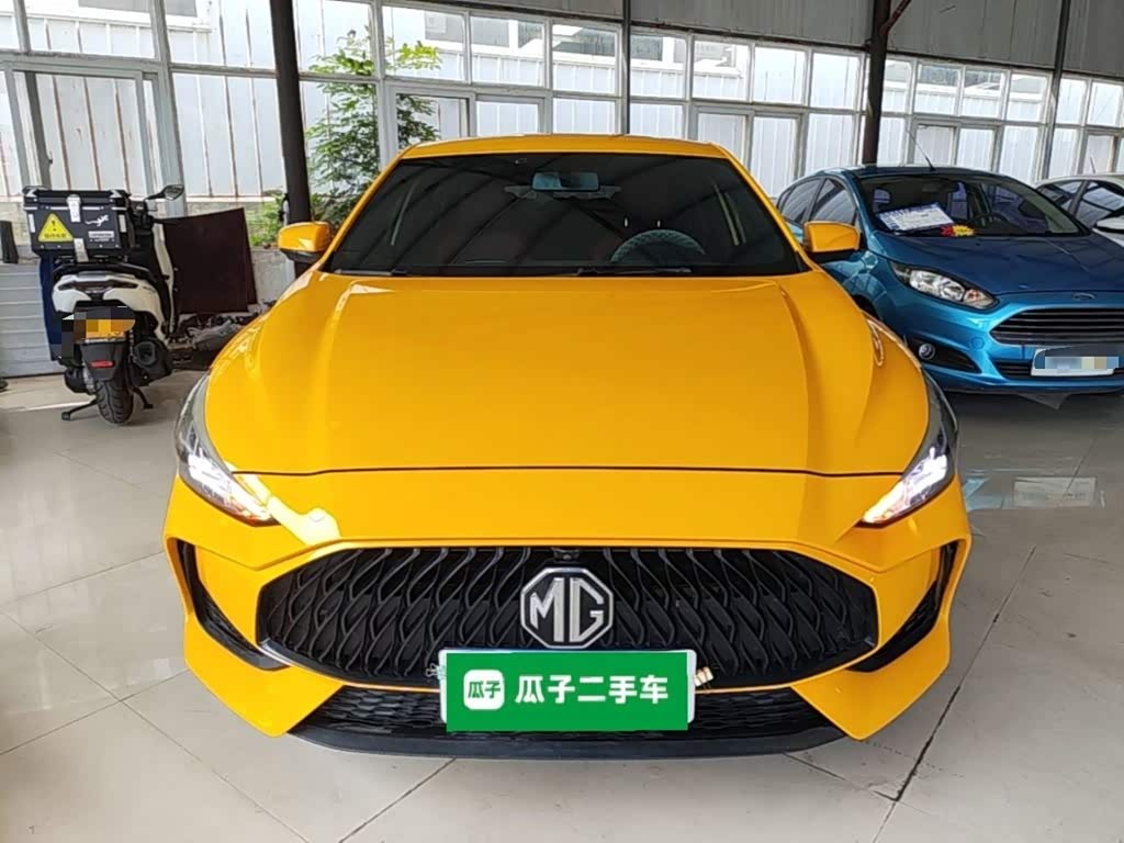 MG MG5 1.5 л 2021 г. желто-оранжевый, пробег 23300 км