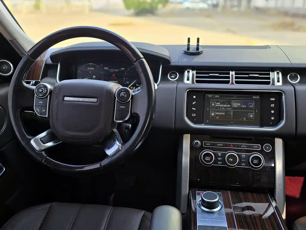 Land Rover Range Rover — миниатюра 11