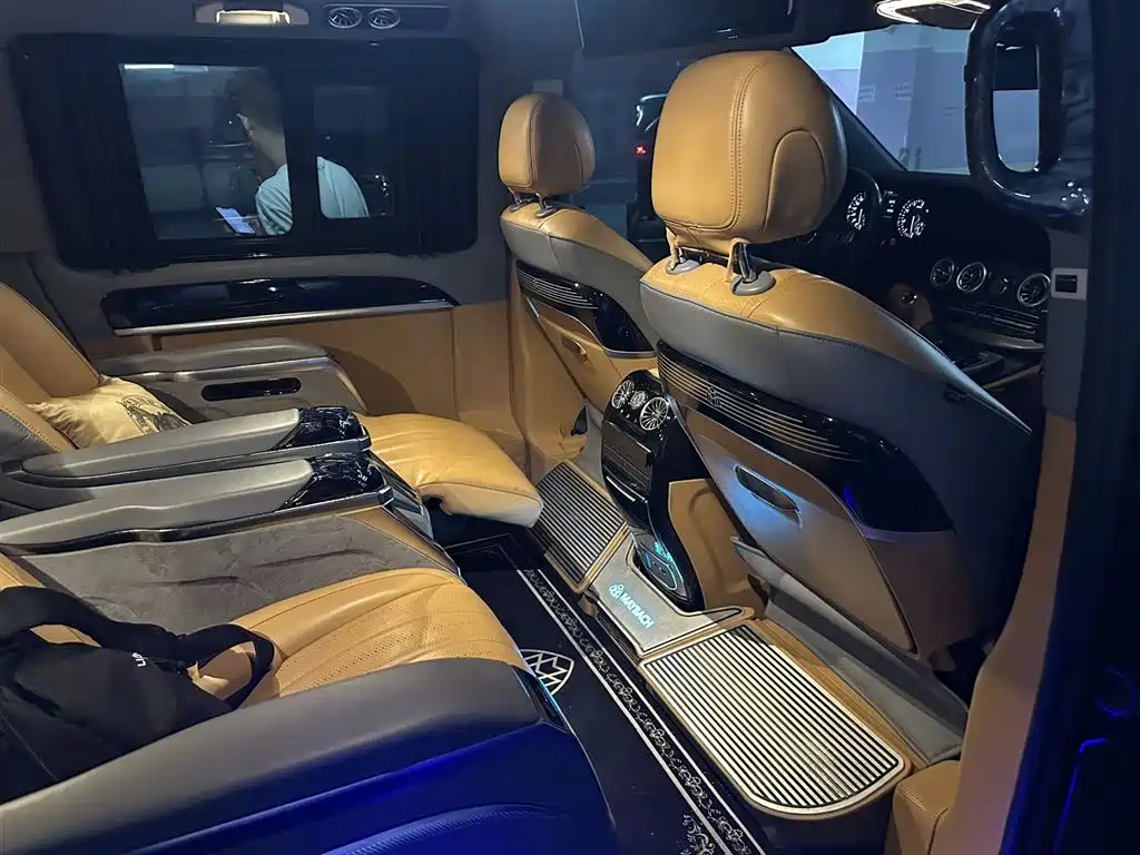 Mercedes-Benz Vito 2023 2.0T Elite 7 мест
