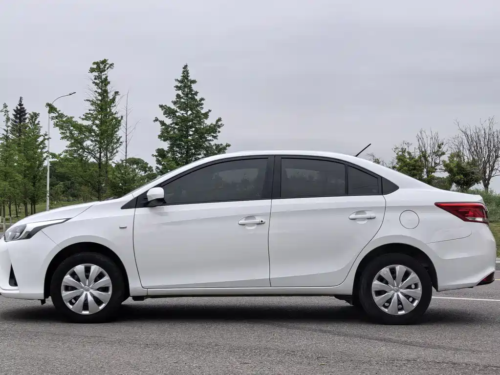 Toyota Yaris L — миниатюра 14