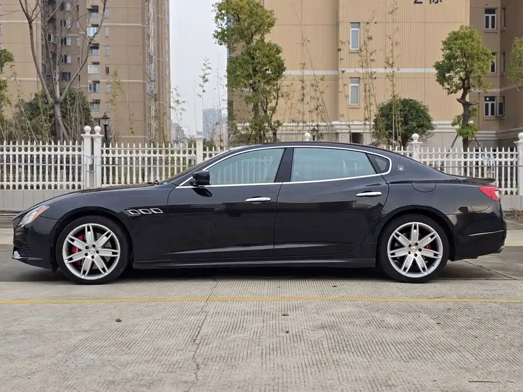 Maserati Quattroporte — миниатюра 4