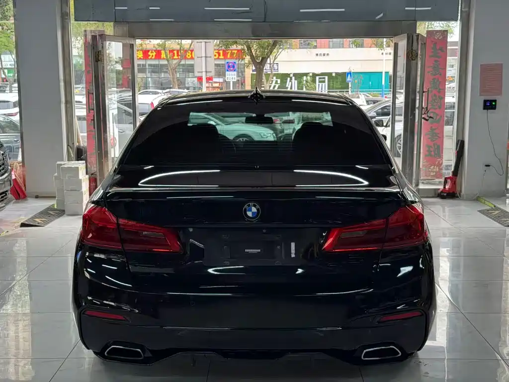 BMW 5 Series — миниатюра 4
