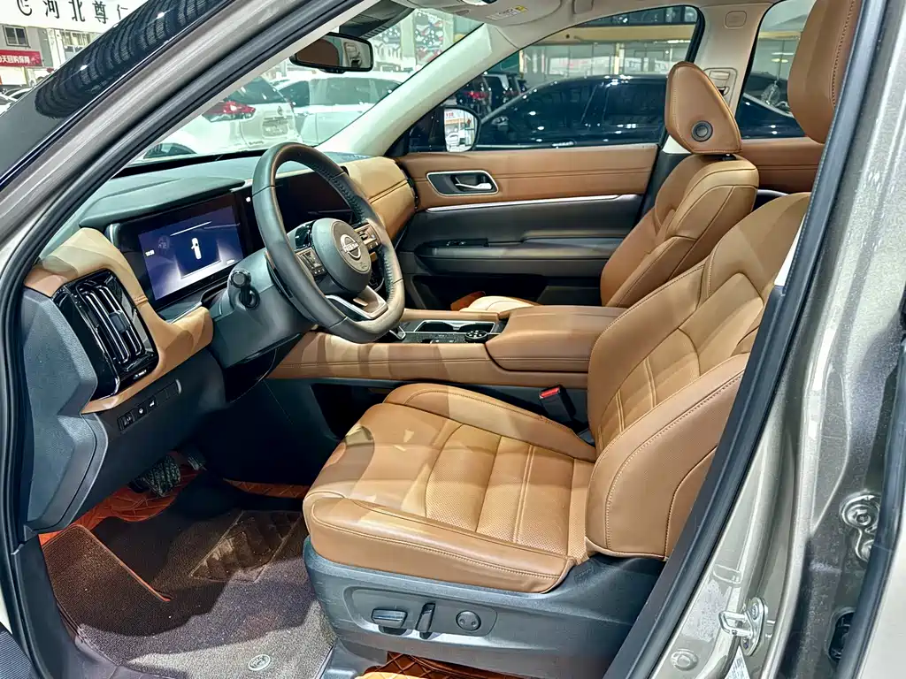 NISSAN EXPLORING THE LAND