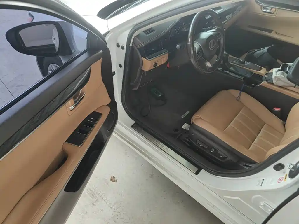 Lexus ES — миниатюра 16