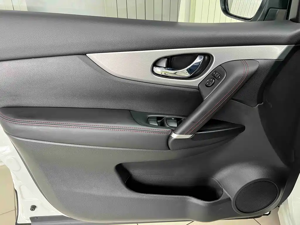Nissan Qashqai — миниатюра 8