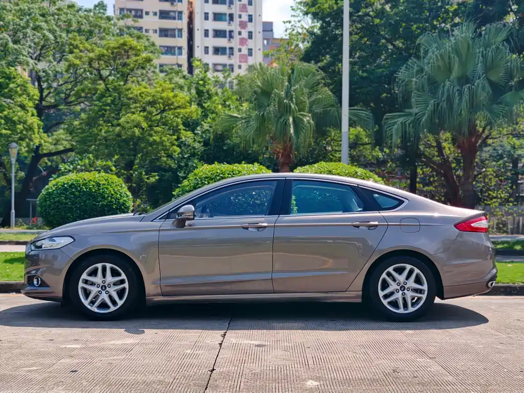 Ford Mondeo — миниатюра 6