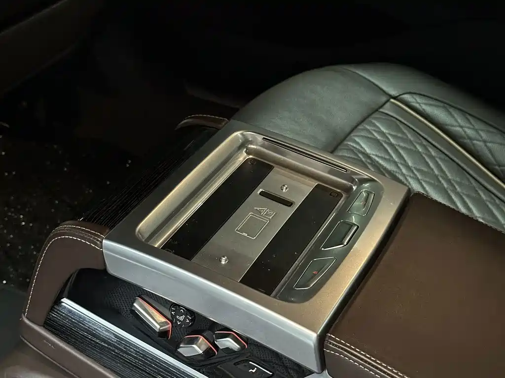 BMW 7 Series — миниатюра 6