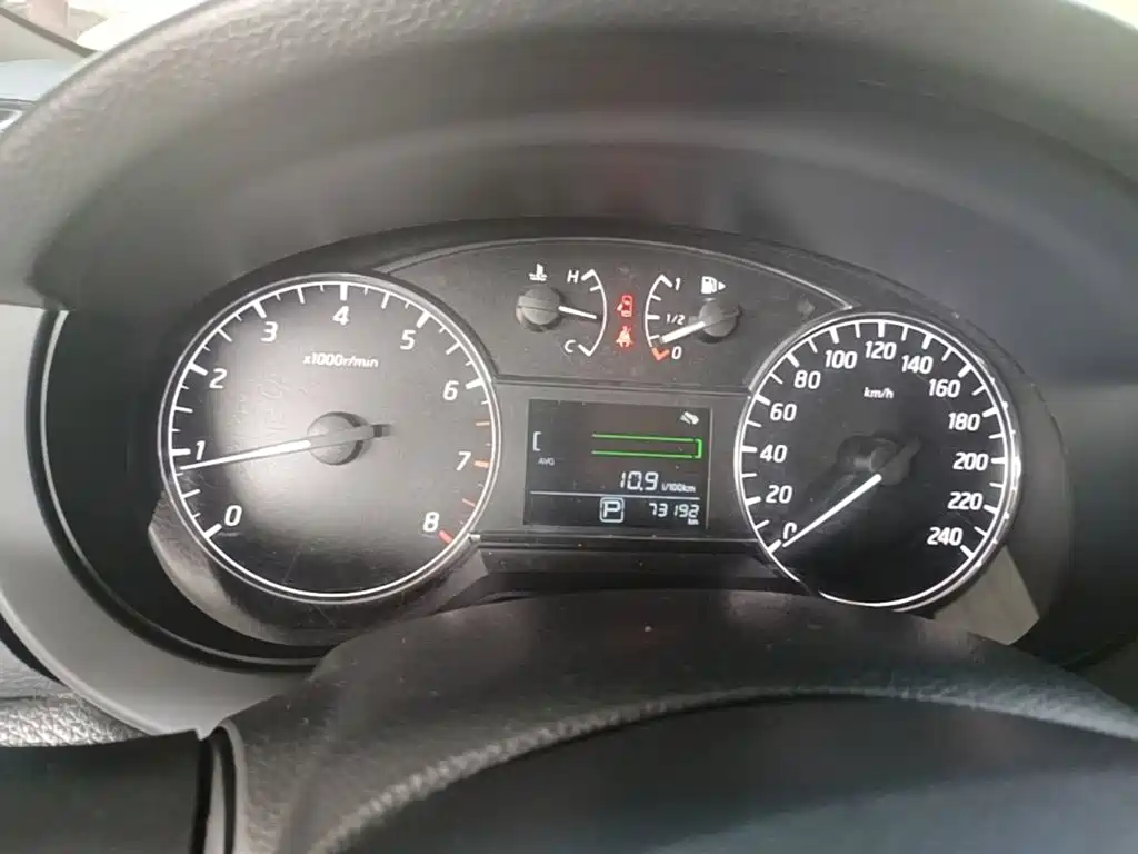 Nissan Tiida — миниатюра 12