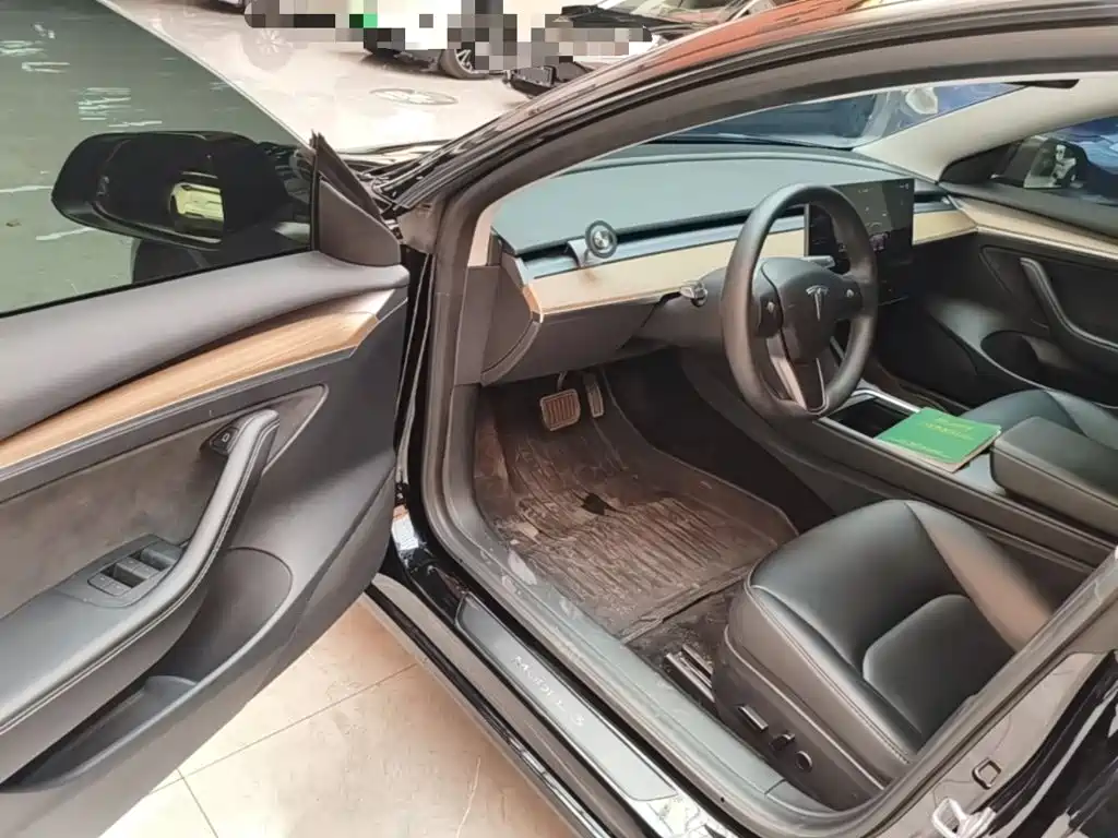 Tesla Model 3 — миниатюра 16