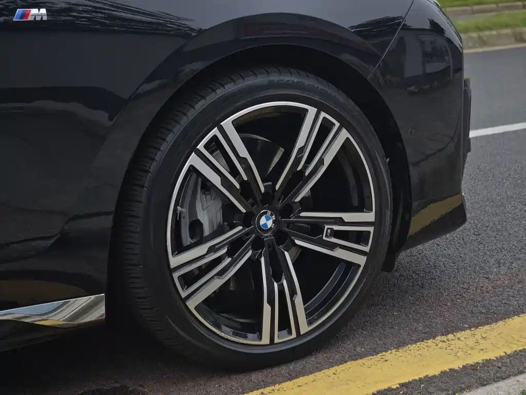 BMW 7 Series — миниатюра 16