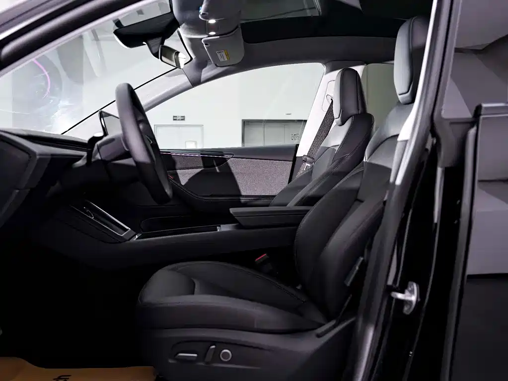 Tesla Model Y — миниатюра 17