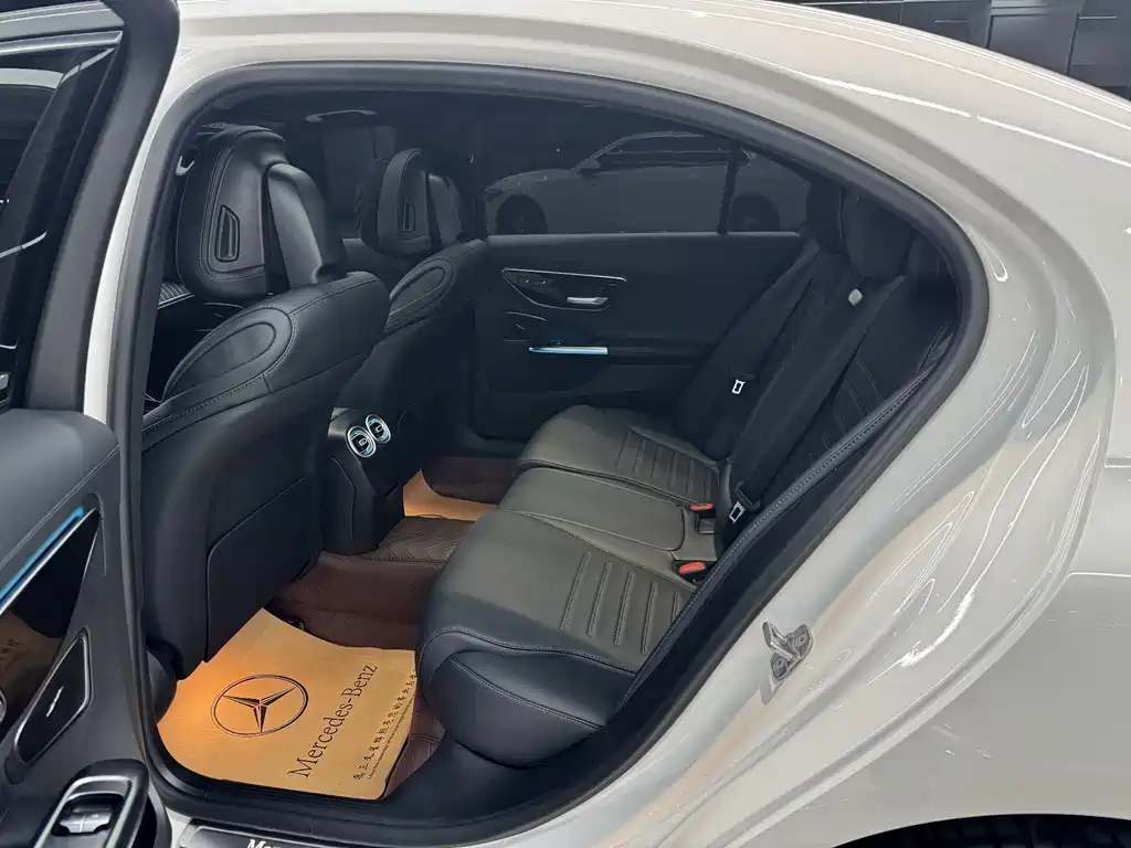 Mercedes-Benz C-Class — миниатюра 15