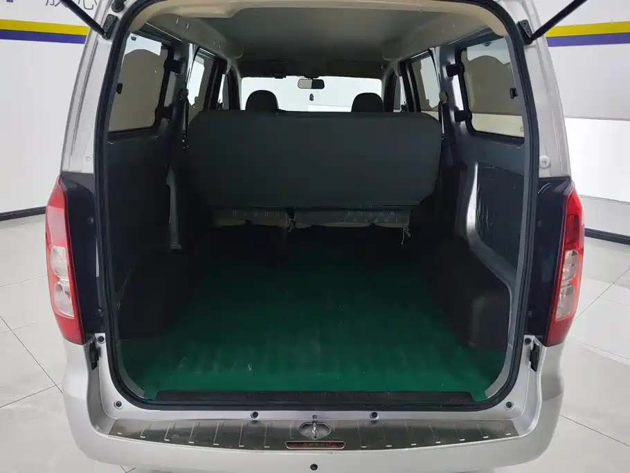 Wuling Hongguang V — миниатюра 4